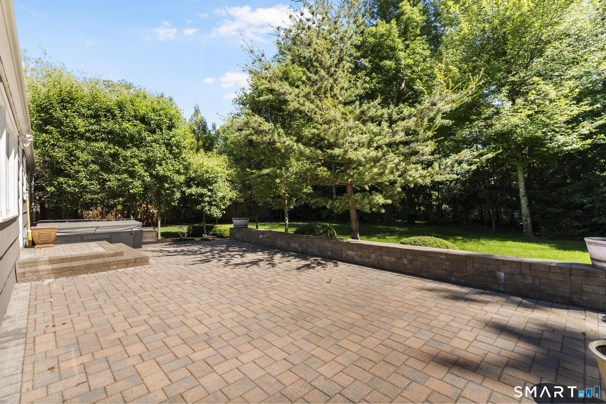 180 Tom Swamp Road Hamden, CT 06518 - Photo 4 of 40