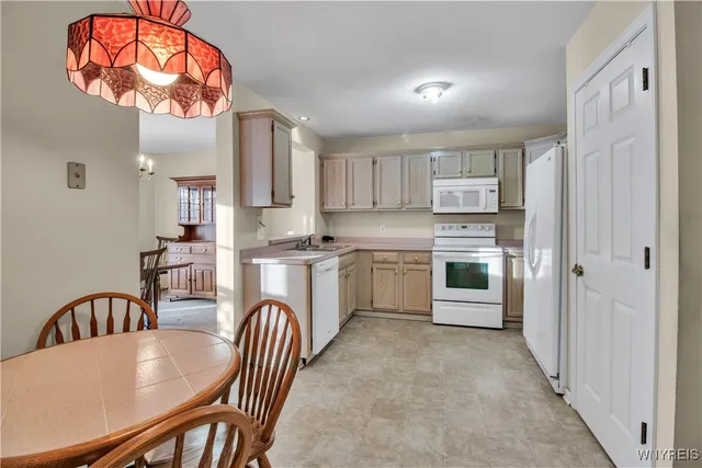 $309,900 | 701 Forest Edge Drive, Amherst, NY 14051