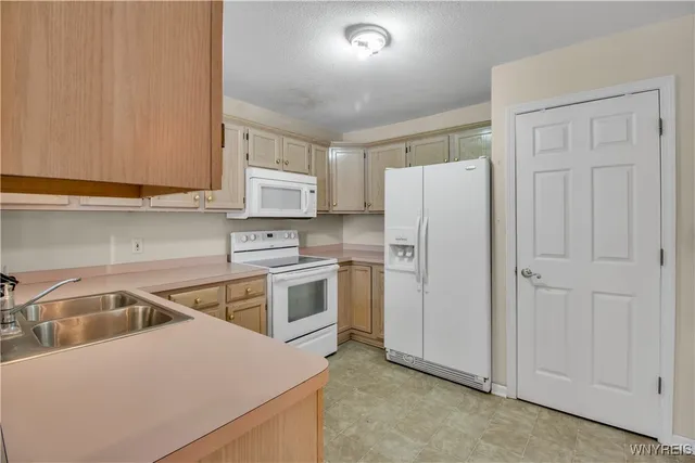 $309,900 | 701 Forest Edge Drive, Amherst, NY 14051