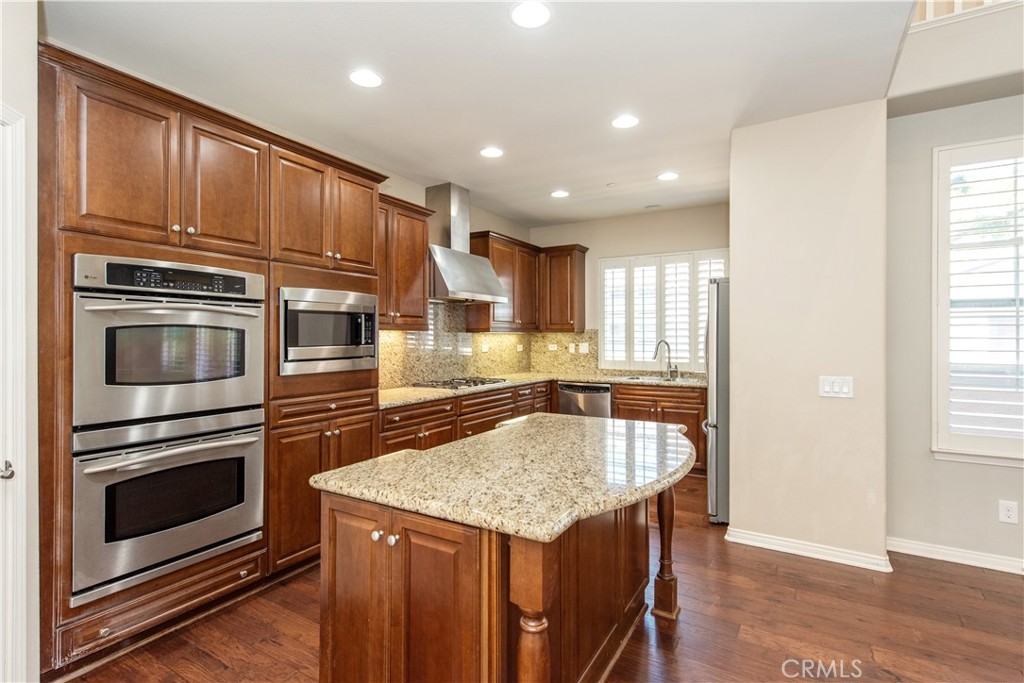 72 Shadowplay Irvine, CA 92620 - Photo 9 of 36
