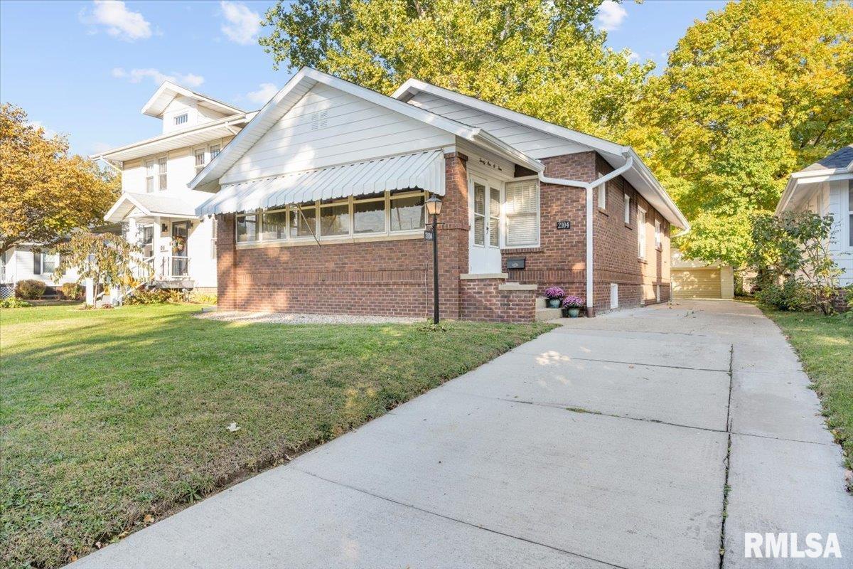 2104 South 4th Street Springfield, IL 62703 - Photo 1 of 38