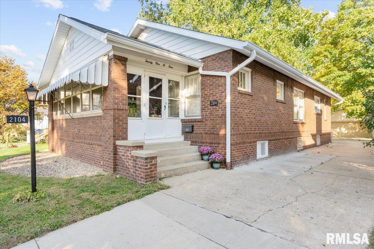 2104 South 4th Street Springfield, IL 62703 - Photo 2 of 38
