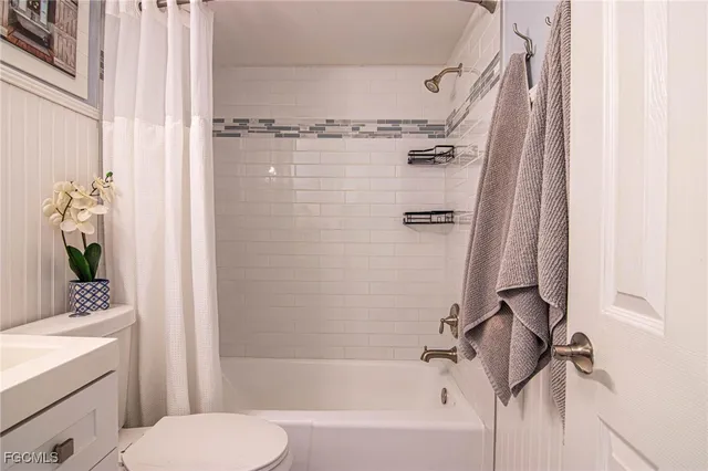 $239,000 | 708 Victoria Drive, Unit 203, Cape Coral, FL 33904