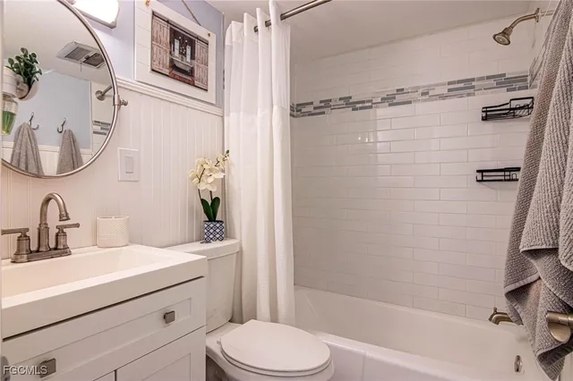 $239,000 | 708 Victoria Drive, Unit 203, Cape Coral, FL 33904