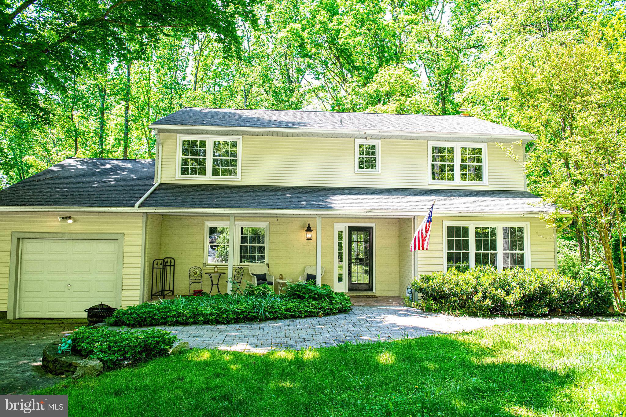 Gorgeous porch front colonial in Monkton