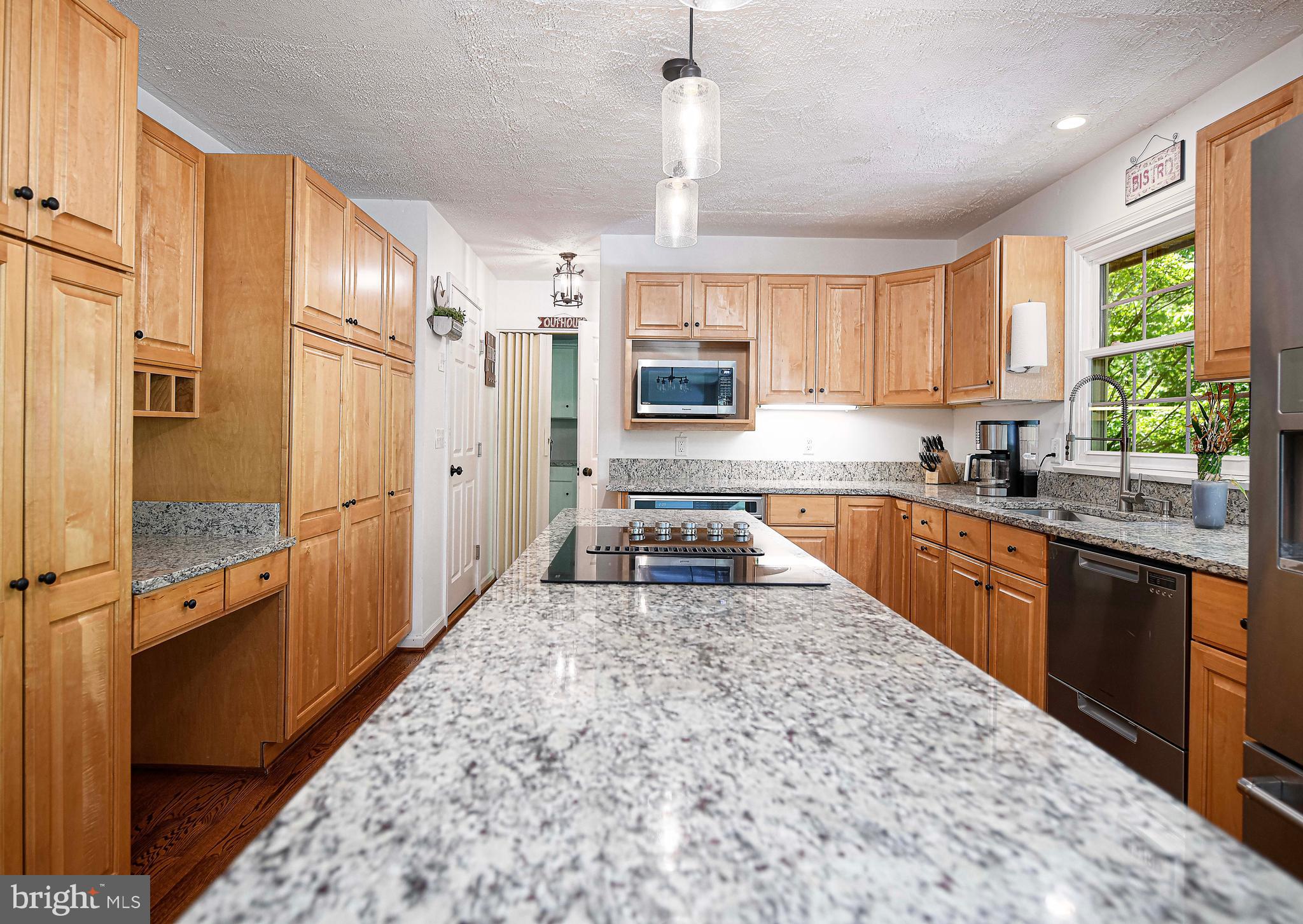 17200 Wesley Chapel Road Monkton, MD 21111 - Photo 18 of 51 Granite island in kitchen