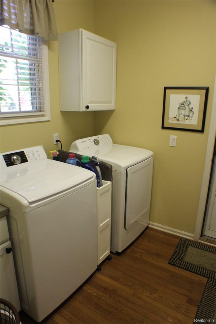 1027 Miners Run Rochester, MI 48306 - Photo 17 of 23 Laundry Room.jpg