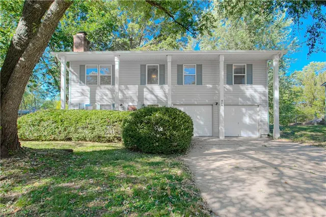 $270,000 | 404 Northeast Castle Drive, Lee's Summit, MO 64086