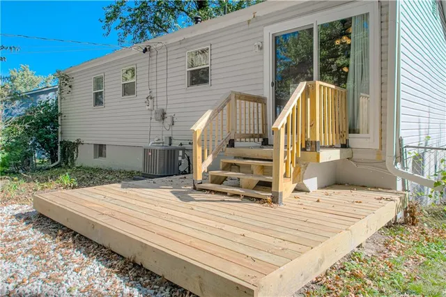 $270,000 | 404 Northeast Castle Drive, Lee's Summit, MO 64086