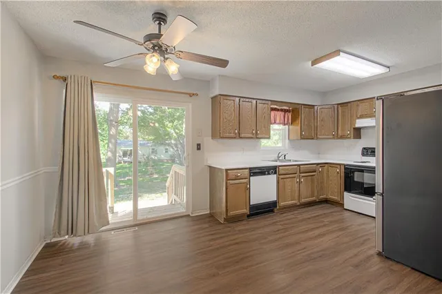 $270,000 | 404 Northeast Castle Drive, Lee's Summit, MO 64086