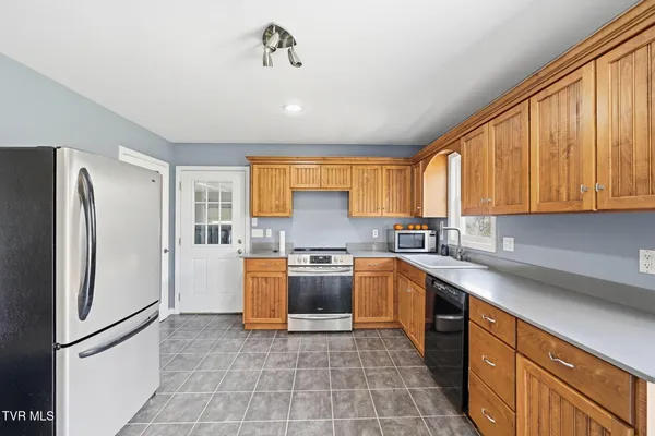 $558,000 | 419 Cove Creek Road, Roan Mountain, TN 37687