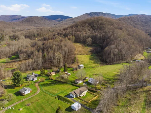 $558,000 | 419 Cove Creek Road, Roan Mountain, TN 37687