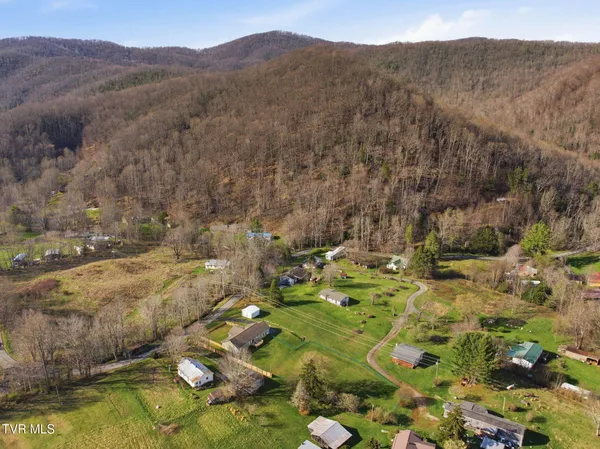 $558,000 | 419 Cove Creek Road, Roan Mountain, TN 37687