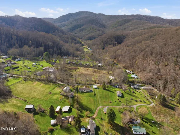$558,000 | 419 Cove Creek Road, Roan Mountain, TN 37687