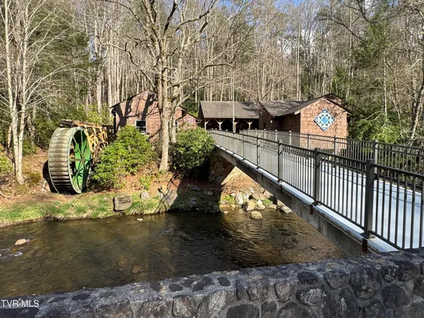 $558,000 | 419 Cove Creek Road, Roan Mountain, TN 37687
