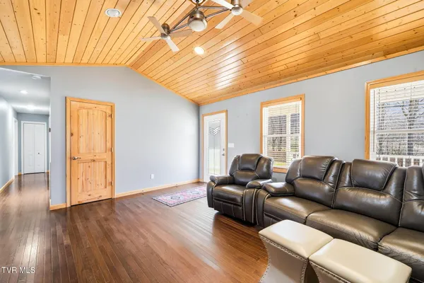 $558,000 | 419 Cove Creek Road, Roan Mountain, TN 37687