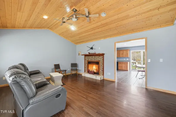 $558,000 | 419 Cove Creek Road, Roan Mountain, TN 37687