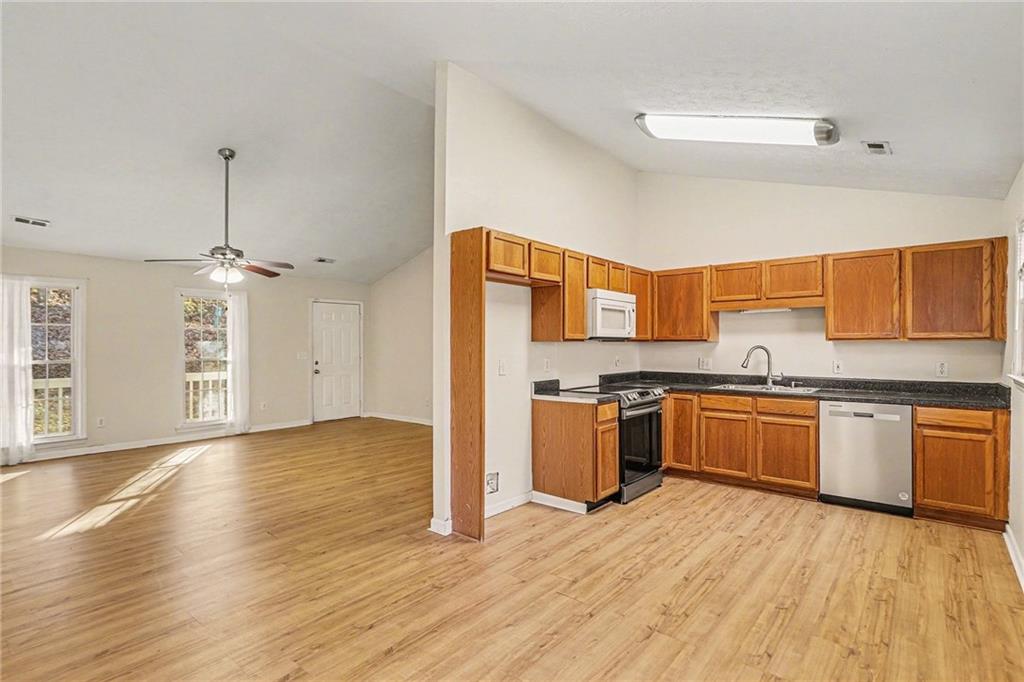 105 Gales Way Newnan, GA 30263 - Photo 12 of 34