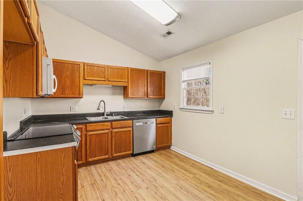 105 Gales Way Newnan, GA 30263 - Photo 14 of 34