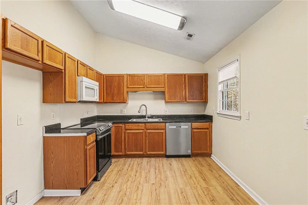 105 Gales Way Newnan, GA 30263 - Photo 15 of 34