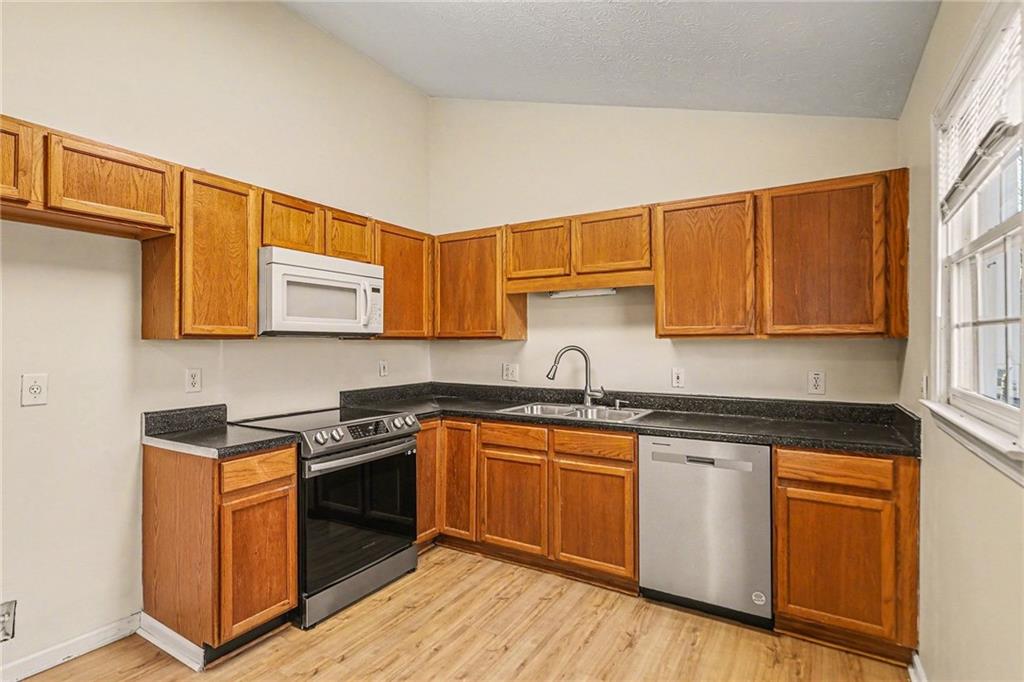 105 Gales Way Newnan, GA 30263 - Photo 16 of 34