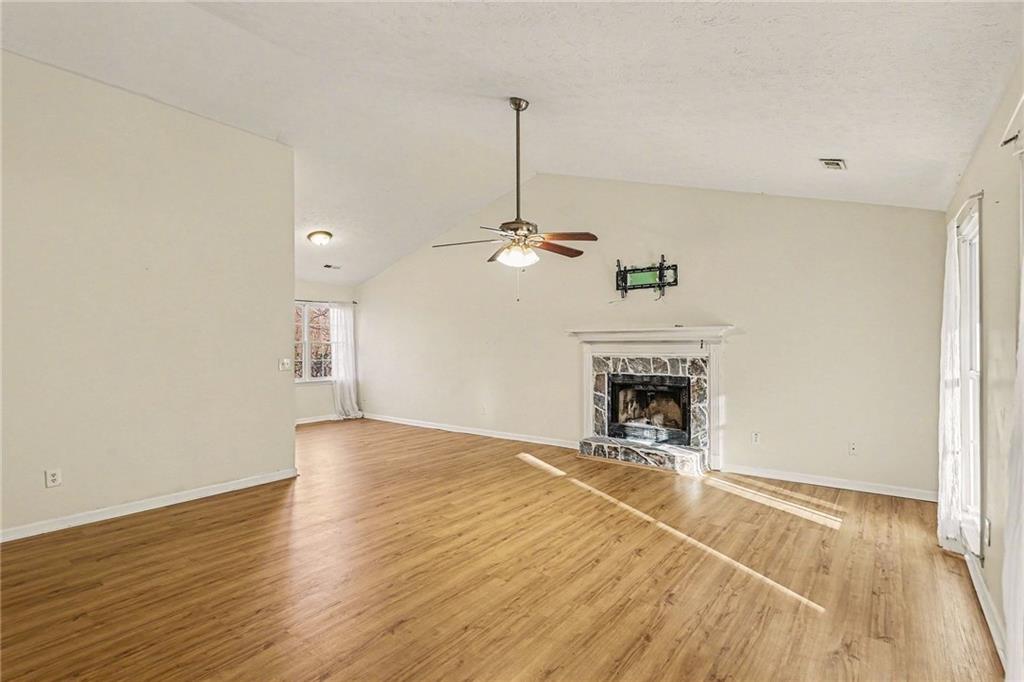 105 Gales Way Newnan, GA 30263 - Photo 9 of 34