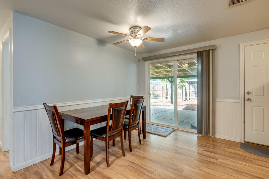 2358 Roberts Road Medford, OR 97504 - Photo 5 of 26 2358 Roberts-9