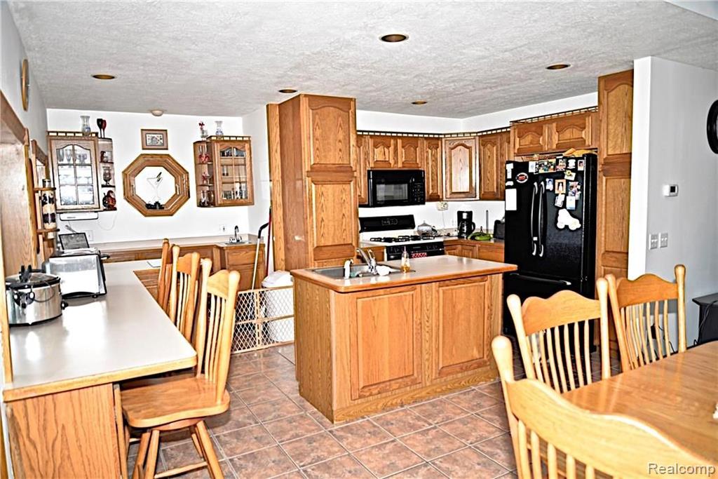 5579 East Grand River Road Howell, MI 48843 - Photo 6 of 37