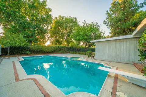 $1,098,000 | 303 South Cimmeron Trail, Glendora, CA 91741