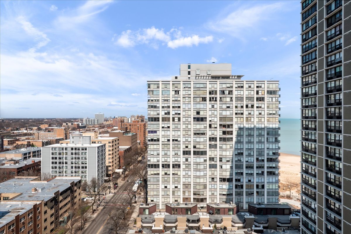 5701 North Sheridan Road, Unit 17B Chicago, IL 60660 - Photo 12 of 19