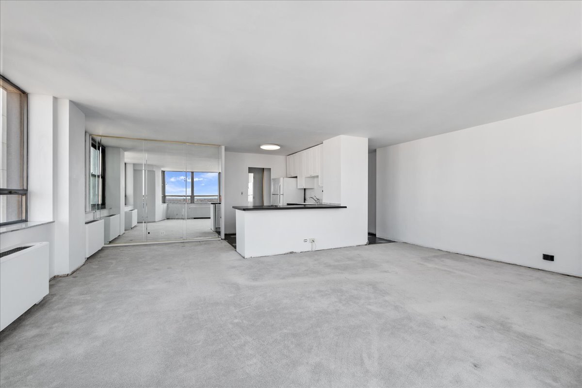 5701 North Sheridan Road, Unit 17B Chicago, IL 60660 - Photo 4 of 19