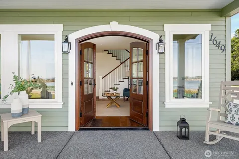 $1,189,000 | 1649 West Scenic Heights Road, Oak Harbor, WA 98277