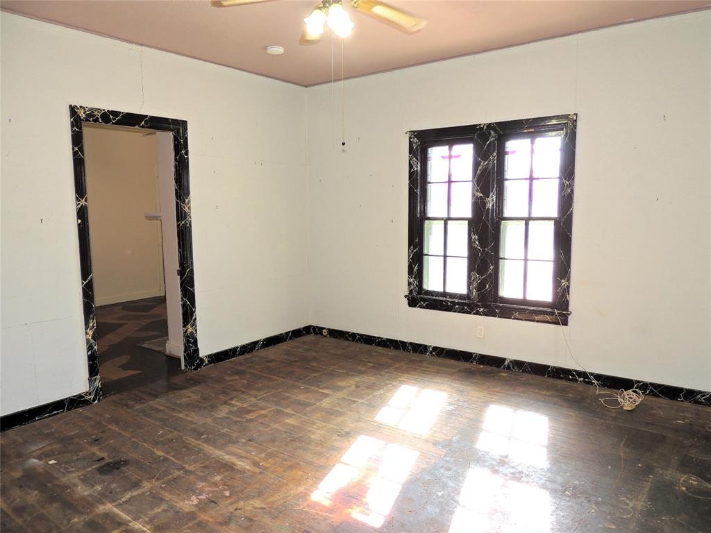 2102 Swenson Street Abilene, TX 79603 - Photo 19 of 40 an empty room with windows and closet