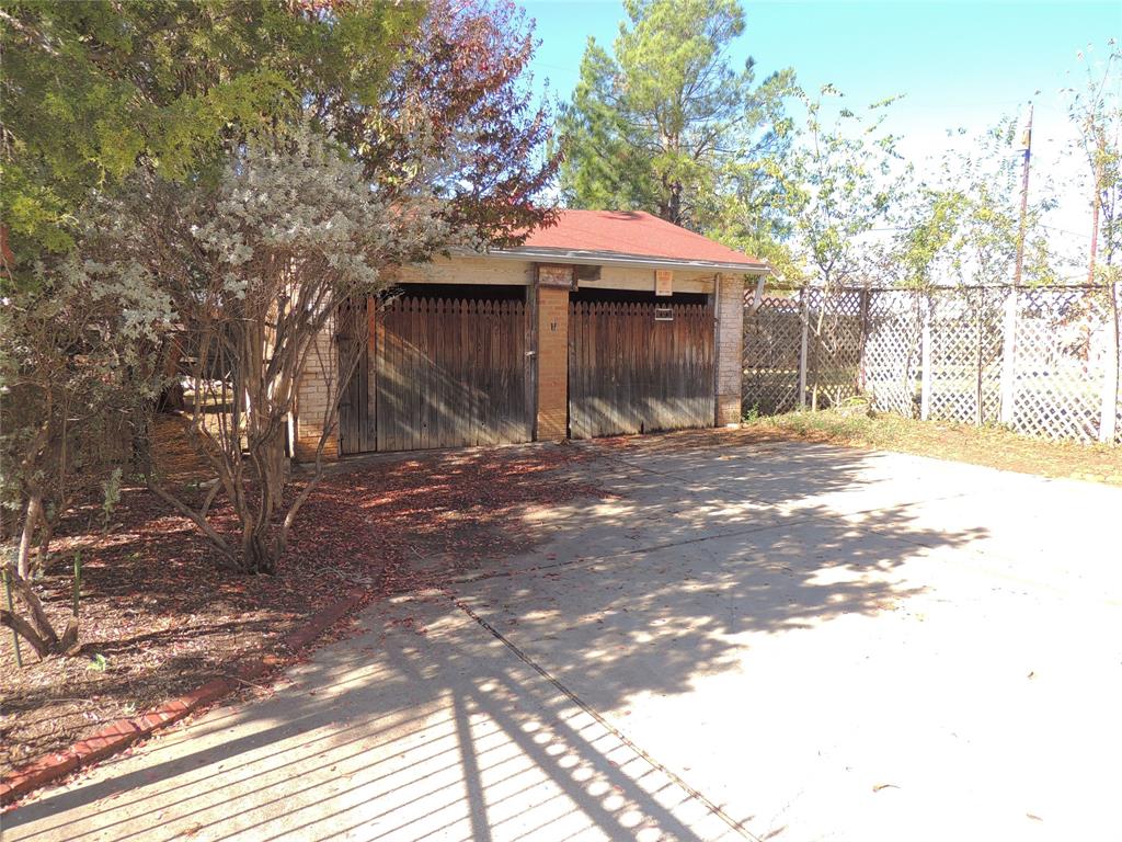 2102 Swenson Street Abilene, TX 79603 - Photo 38 of 40 a view of a barn with small yard