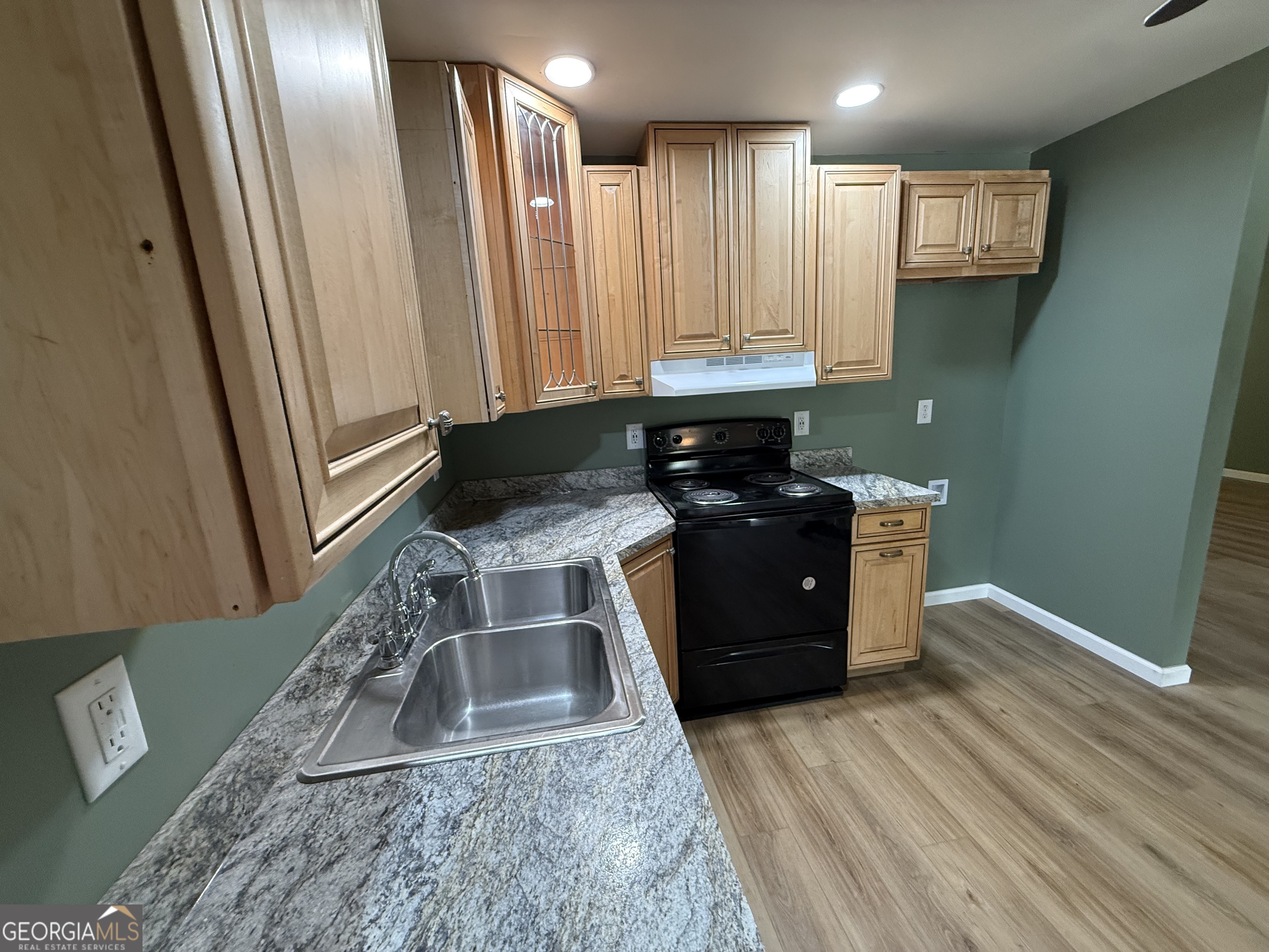 240 Sims Street Barnesville, GA 30204 - Photo 4 of 25