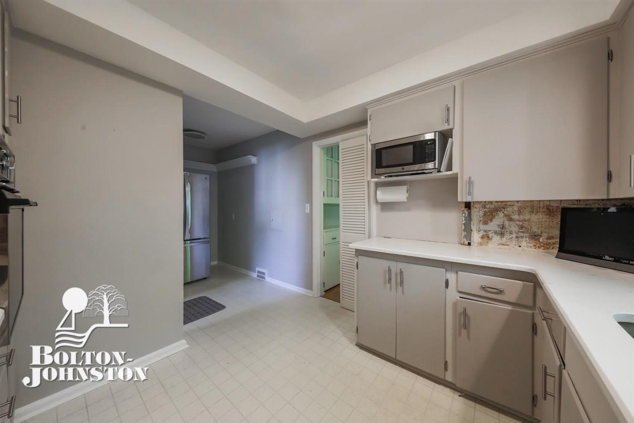 885 Hawthorne Road Grosse Pointe, MI 48236 - Photo 16 of 36 31349100-15.JPG