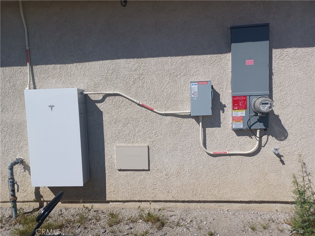445 Solano Road Pinon Hills, CA 92372 - Photo 4 of 17 telsa solar power system with powerwall
