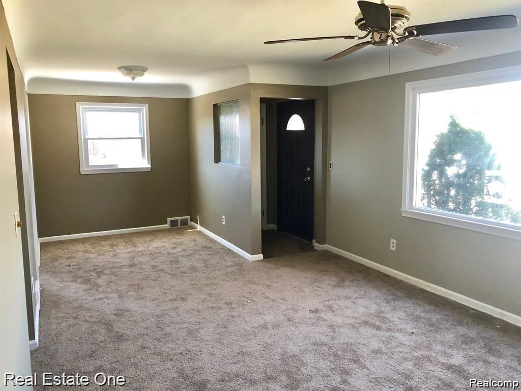 1229 Goddard Road Wyandotte, MI 48192 - Photo 4 of 22 3.jpg