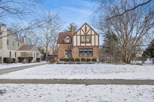 $1,400,000 | 4925 Grand Avenue, Western Springs, IL 60558