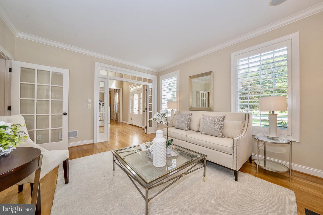 256 Country Road Berwyn, PA 19312 - Photo 7 of 49 Elegant Living room