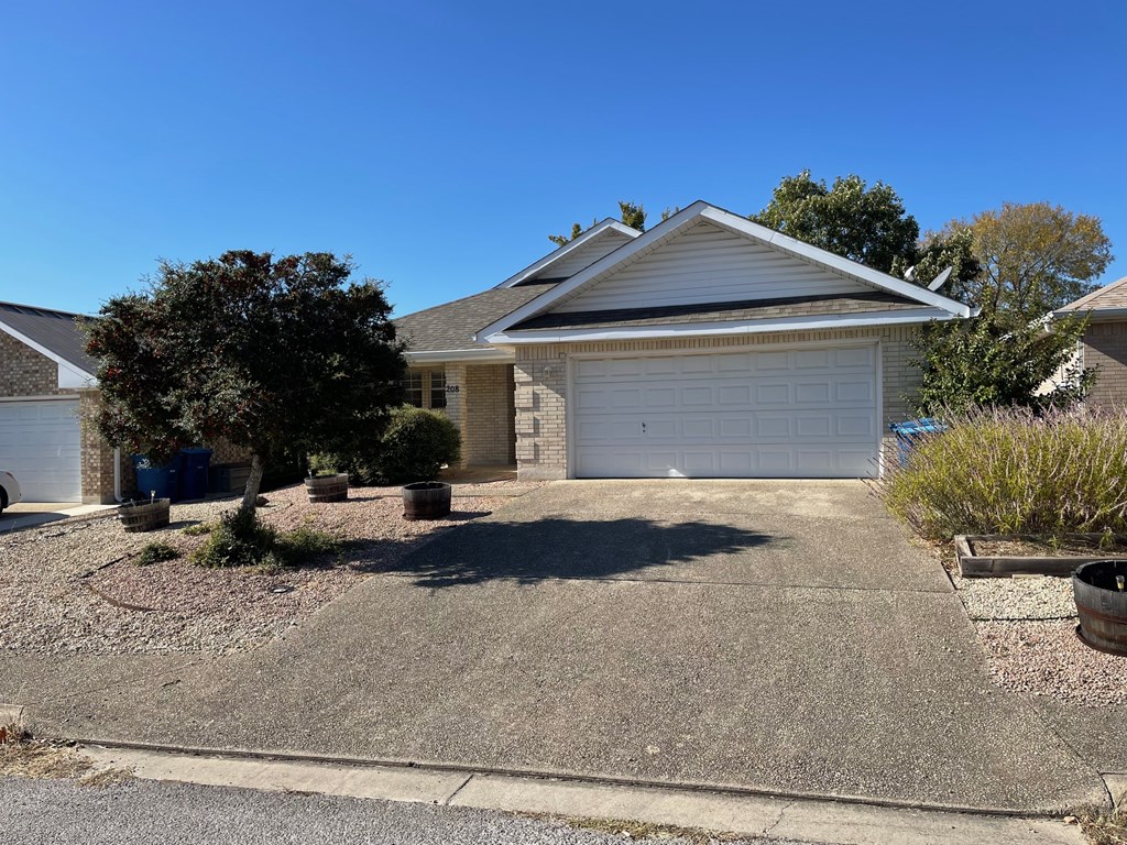 208 Coronado Circle Kerrville, TX 78028 - Photo 2 of 14
