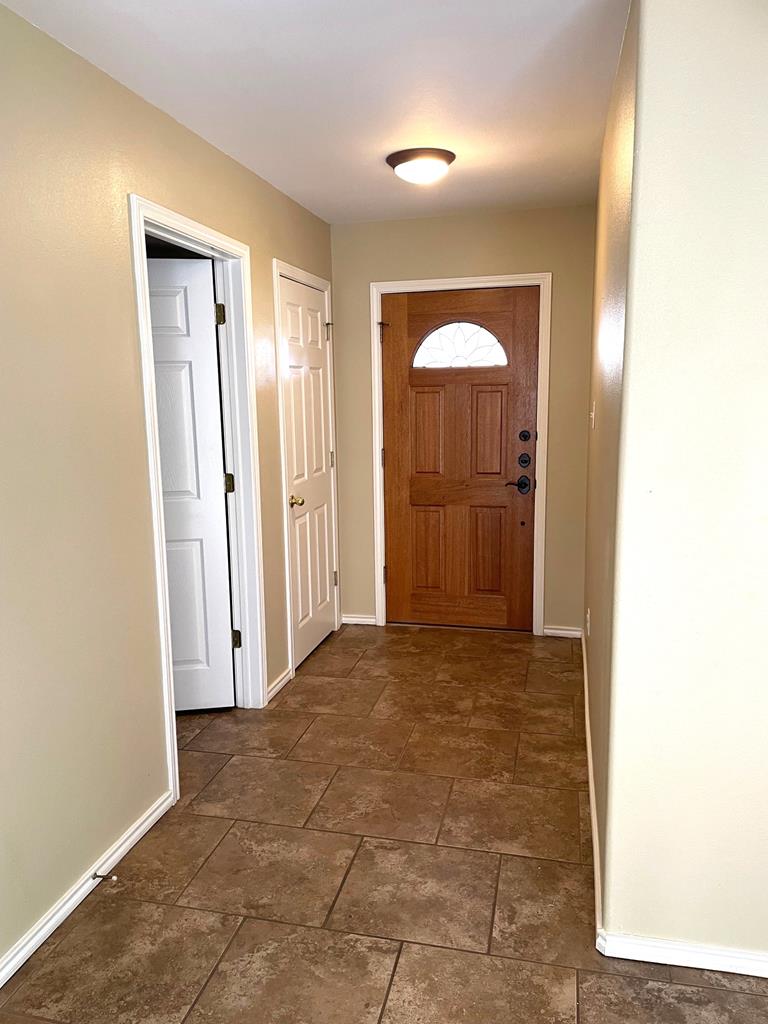 208 Coronado Circle Kerrville, TX 78028 - Photo 4 of 14