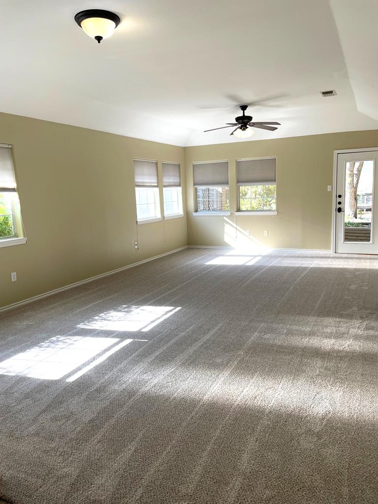 208 Coronado Circle Kerrville, TX 78028 - Photo 5 of 14