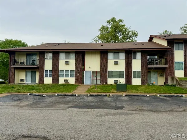 $55,000 | 7596 Hazelcrest Drive, Unit F, Hazelwood, MO 63042
