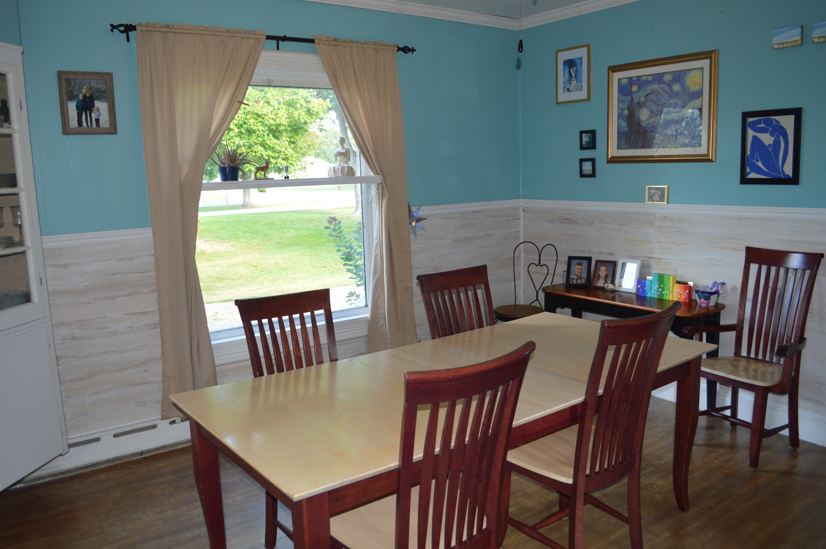1007 West Farnham Street Princeton, IL 61356 - Photo 11 of 32 a view of a dining room with furniture window and outside view