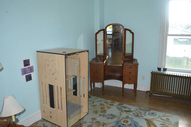 a view of a livingroom with furniture