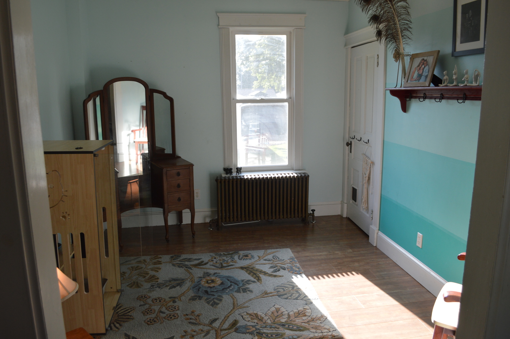 1007 West Farnham Street Princeton, IL 61356 - Photo 18 of 32 a view of a bathroom with a bathtub and a window