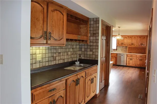 $460,000 | 1410 Grandview Drive, Warrensburg, MO 64093