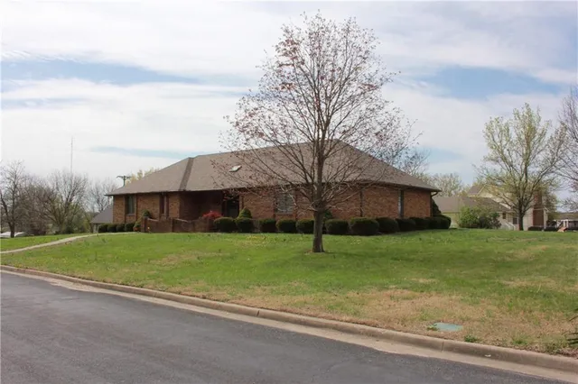 $460,000 | 1410 Grandview Drive, Warrensburg, MO 64093