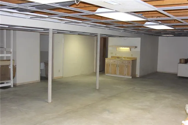 $460,000 | 1410 Grandview Drive, Warrensburg, MO 64093